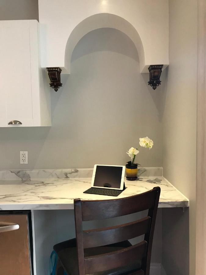 Ottawa Downtown Executive Apartment Retreat With Private Balcony Near Bank Street - Sleep Max 2 Exterior foto