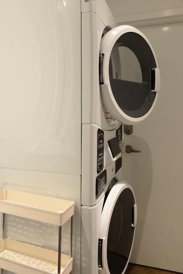 Ottawa Downtown Executive Apartment Retreat With Private Balcony Near Bank Street - Sleep Max 2 Exterior foto